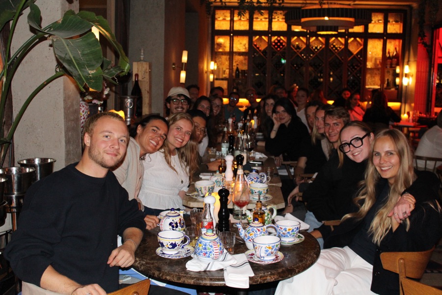 Centerlings at a long dinner table
